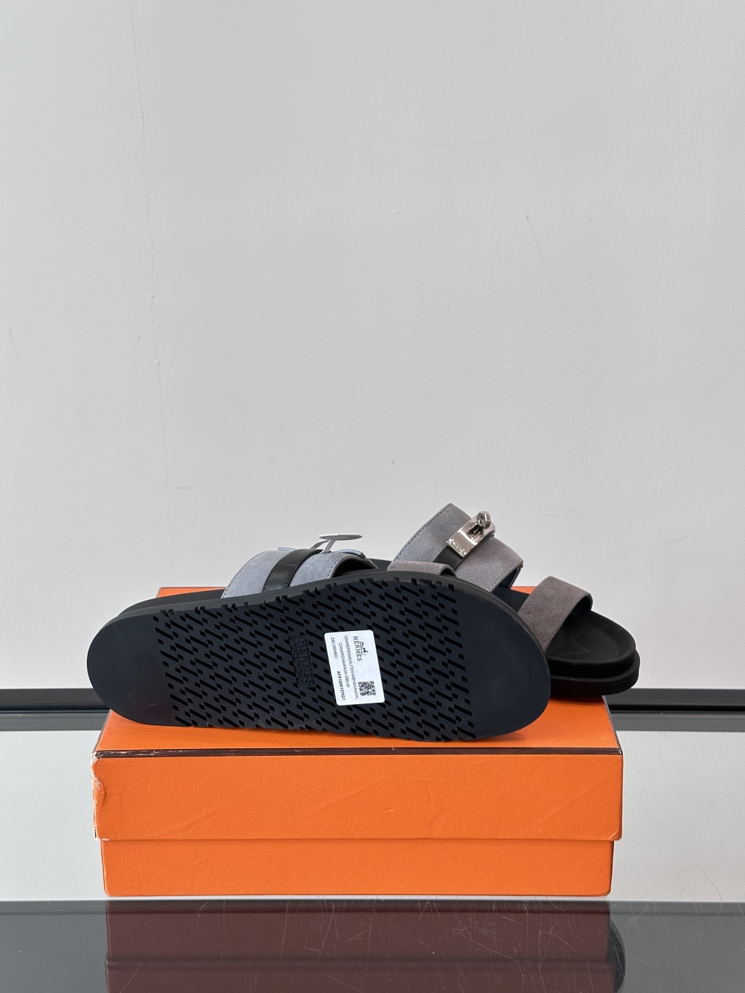 ◾️▫️Hermes 高端真皮男士拖鞋，高品质经典单品，用料上乘考究，版型宽松舒适，推荐入手，鞋面选用进