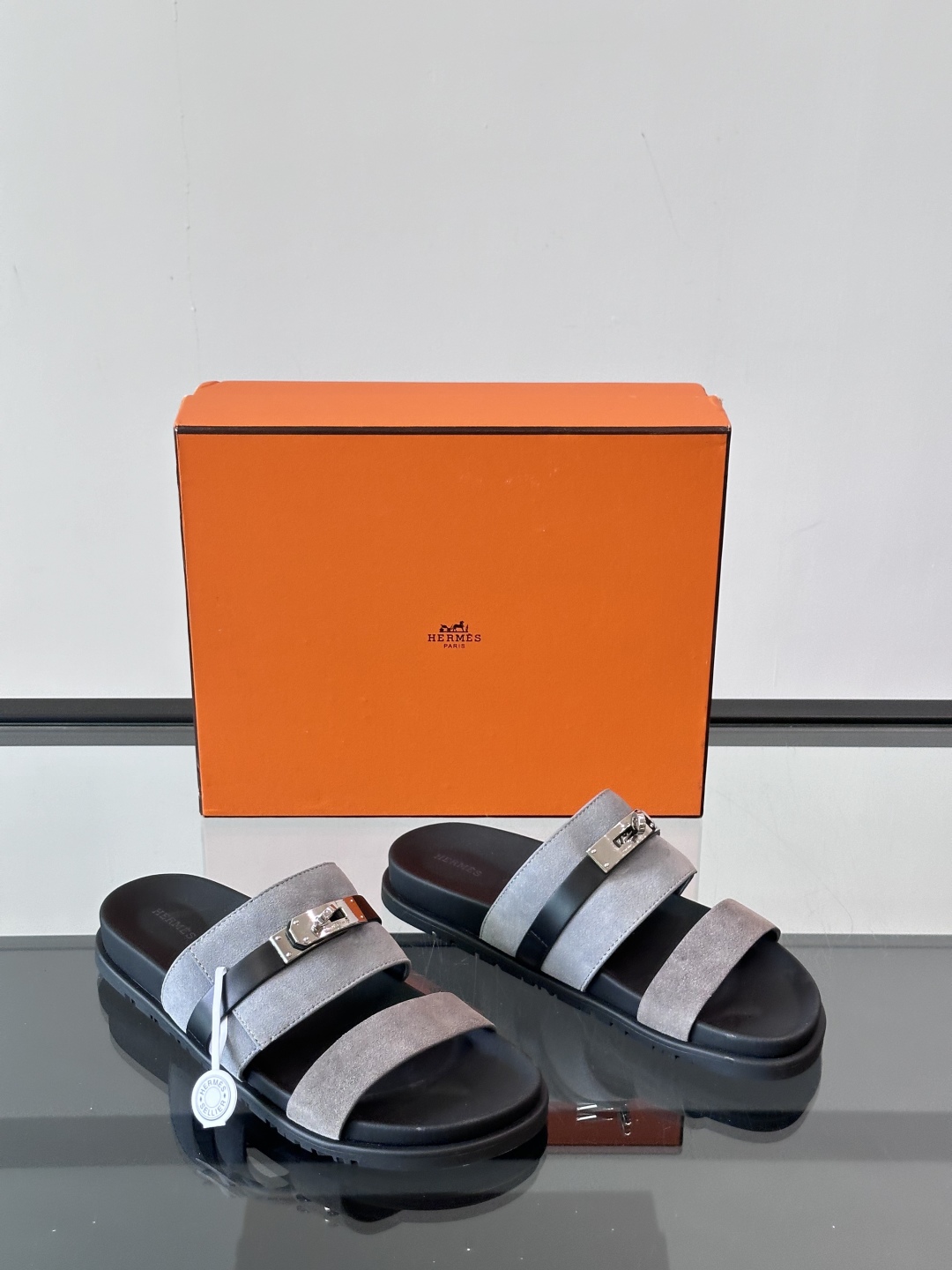 ◾️▫️Hermes 高端真皮男士拖鞋，高品质经典单品，用料上乘考究，版型宽松舒适，推荐入手，鞋面选用进