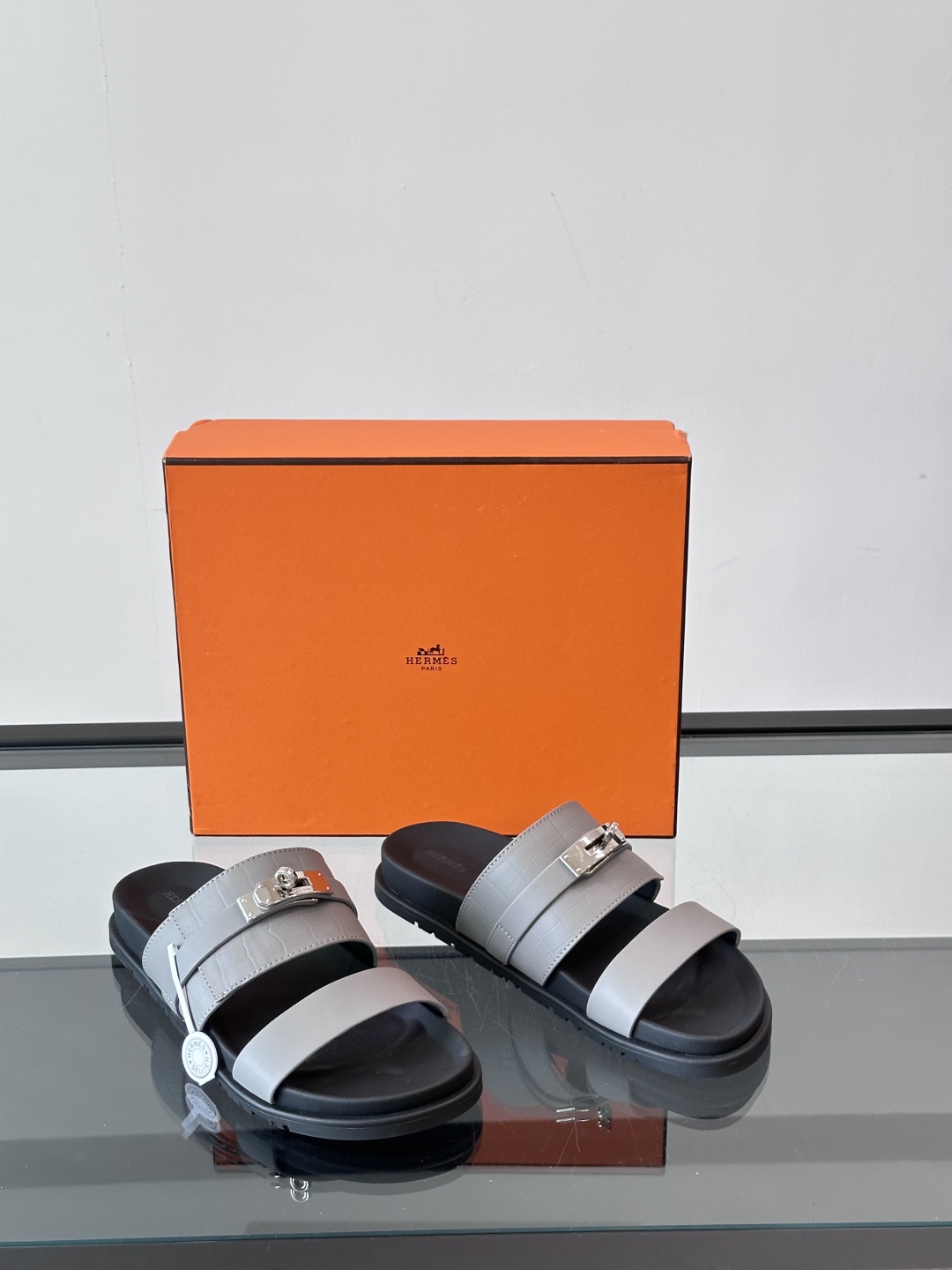 ◾️▫️Hermes 高端真皮男士拖鞋，高品质经典单品，用料上乘考究，版型宽松舒适，推荐入手，鞋面选用进