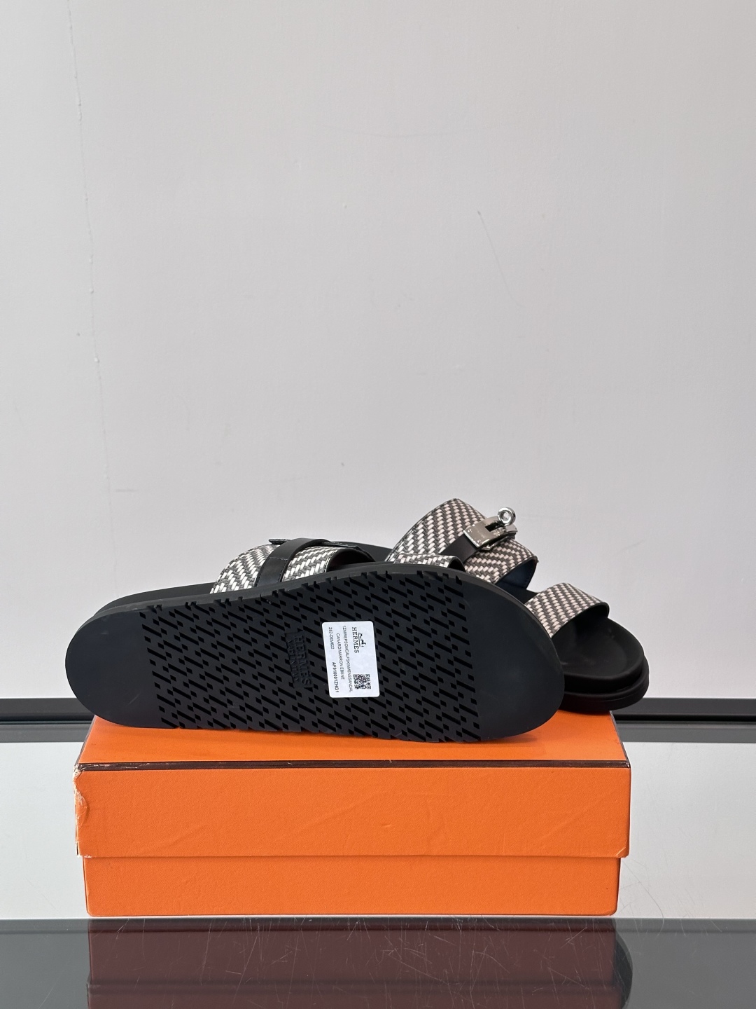 ◾️▫️Hermes 高端真皮男士拖鞋，高品质经典单品，用料上乘考究，版型宽松舒适，推荐入手，鞋面选用进