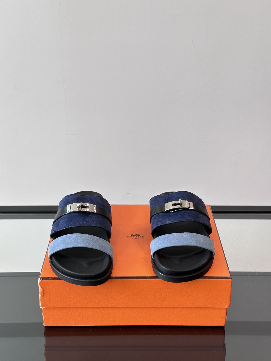 ◾️▫️Hermes 高端真皮男士拖鞋，高品质经典单品，用料上乘考究，版型宽松舒适，推荐入手，鞋面选用进
