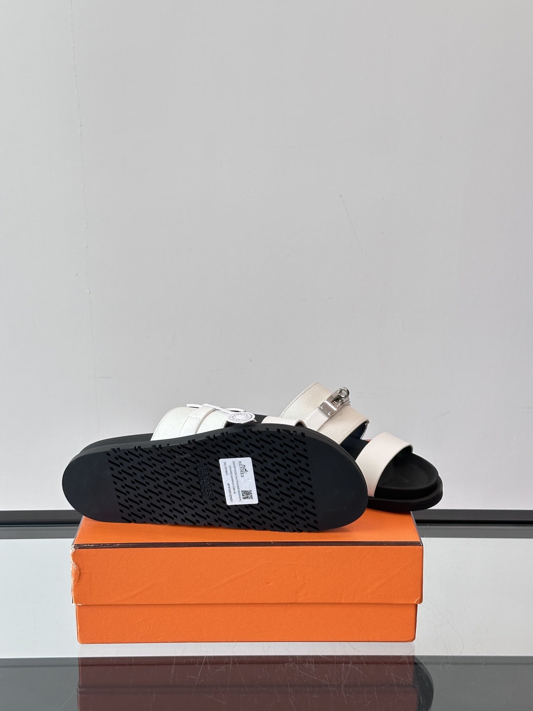 ◾️▫️Hermes 高端真皮男士拖鞋，高品质经典单品，用料上乘考究，版型宽松舒适，推荐入手，鞋面选用进