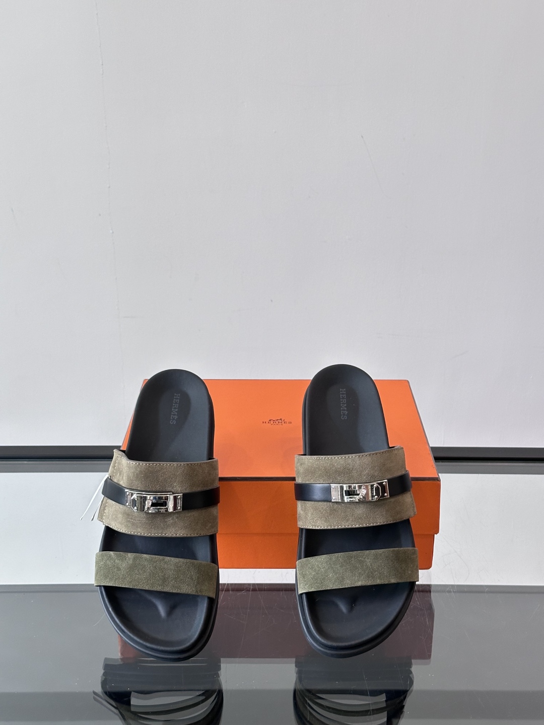 ◾️▫️Hermes 高端真皮男士拖鞋，高品质经典单品，用料上乘考究，版型宽松舒适，推荐入手，鞋面选用进