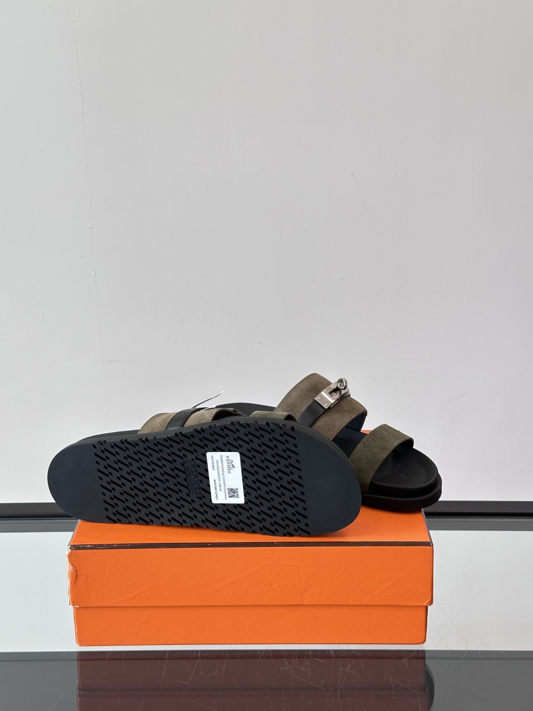 ◾️▫️Hermes 高端真皮男士拖鞋，高品质经典单品，用料上乘考究，版型宽松舒适，推荐入手，鞋面选用进