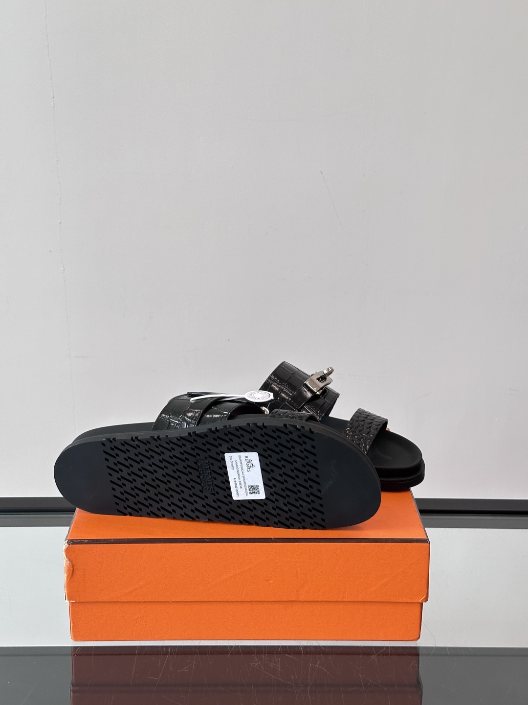 ◾️▫️Hermes 高端真皮男士拖鞋，高品质经典单品，用料上乘考究，版型宽松舒适，推荐入手，鞋面选用进