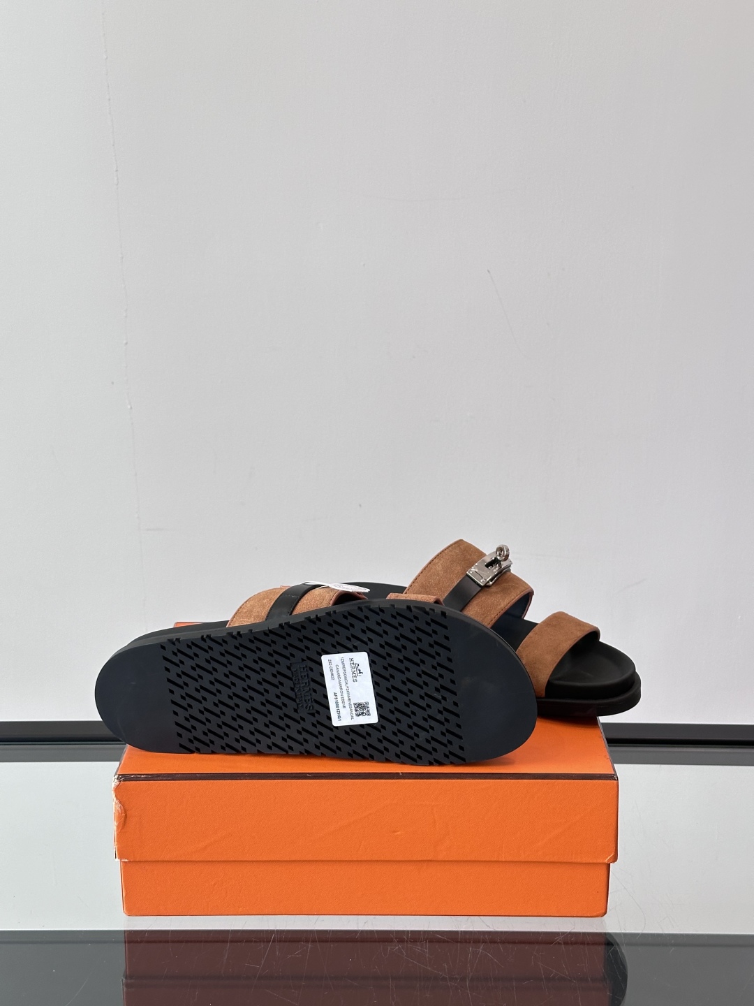 ◾️▫️Hermes 高端真皮男士拖鞋，高品质经典单品，用料上乘考究，版型宽松舒适，推荐入手，鞋面选用进