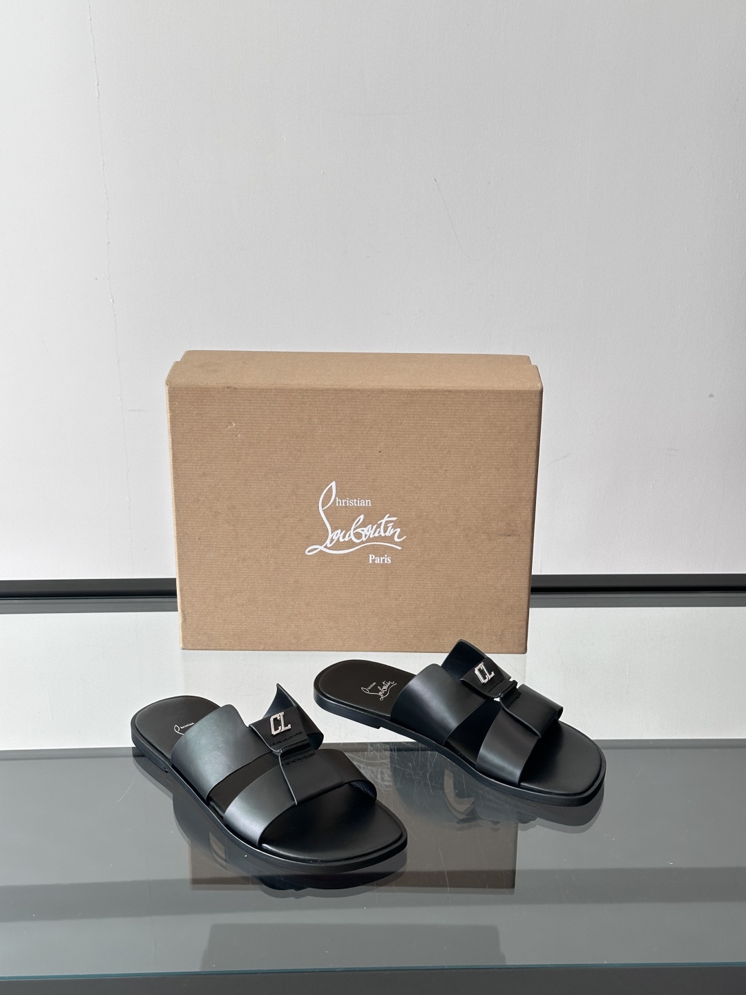 Christia*.Loubouti*高端男士拖鞋凉鞋。原版真牛皮大红底，意大利进口牛皮大底，头层牛皮，
