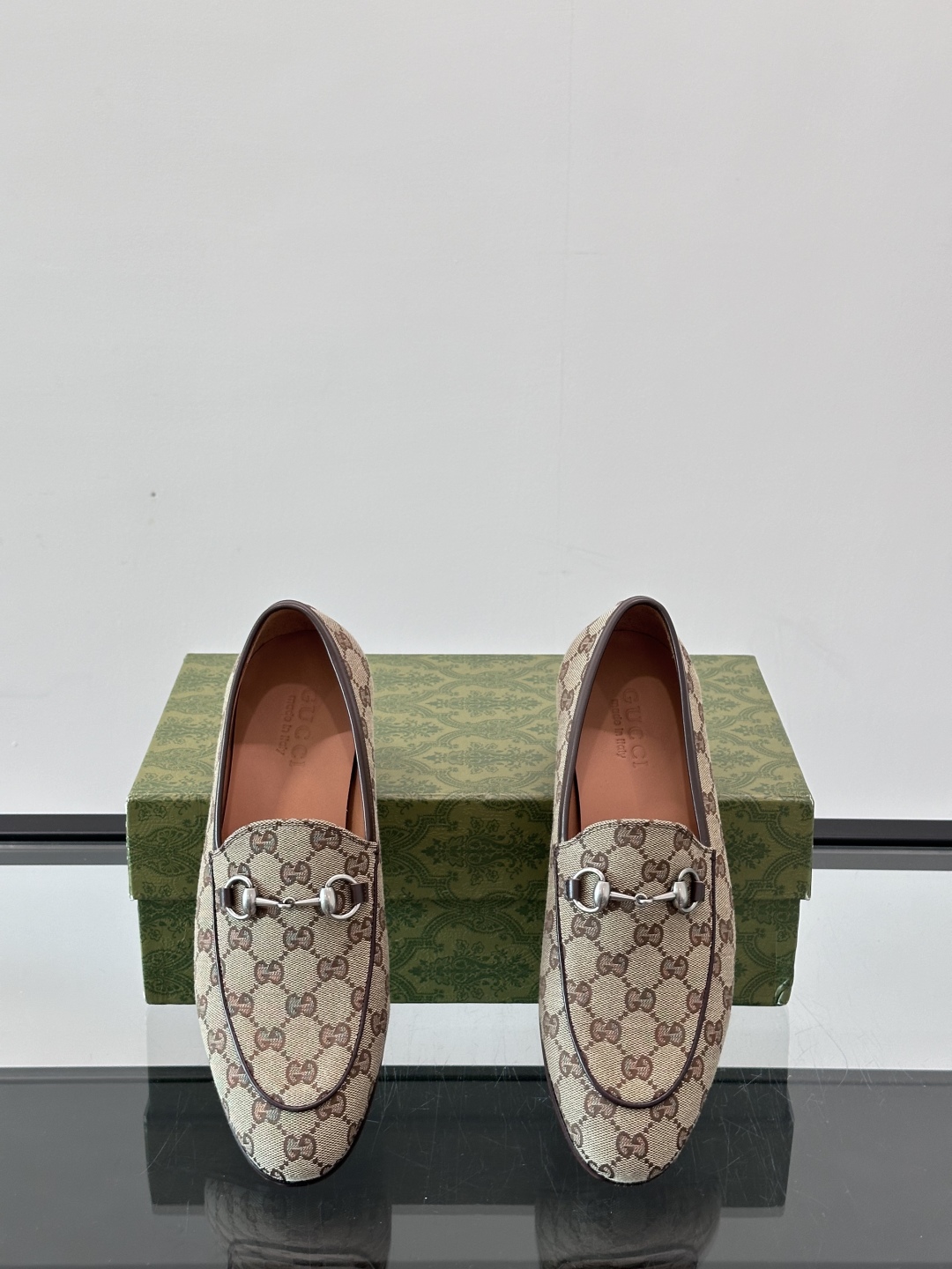 Gucci Leather Loafers - Premium Italian Leather, Comfortable & Stylish 7 cmp i1751524021968 1452 0 5