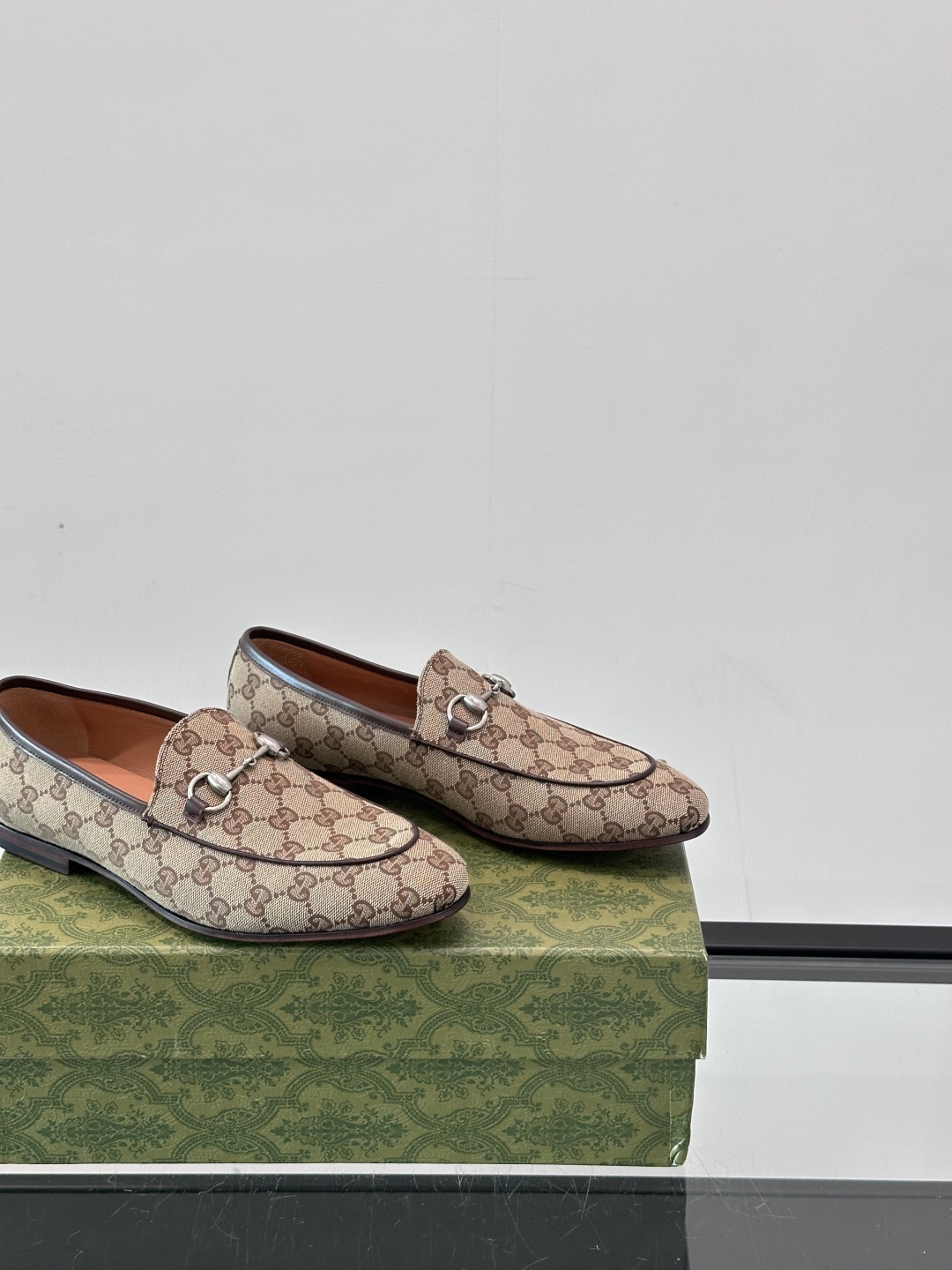 Gucci Leather Loafers - Premium Italian Leather, Comfortable & Stylish 8 cmp i1751524022010 219 0 6