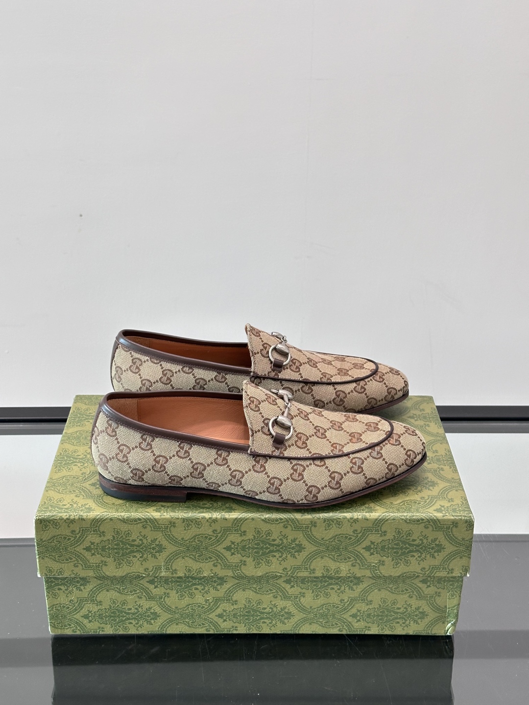 Gucci Leather Loafers - Premium Italian Leather, Comfortable & Stylish 2 cmp i1751524027616 5193 0 0