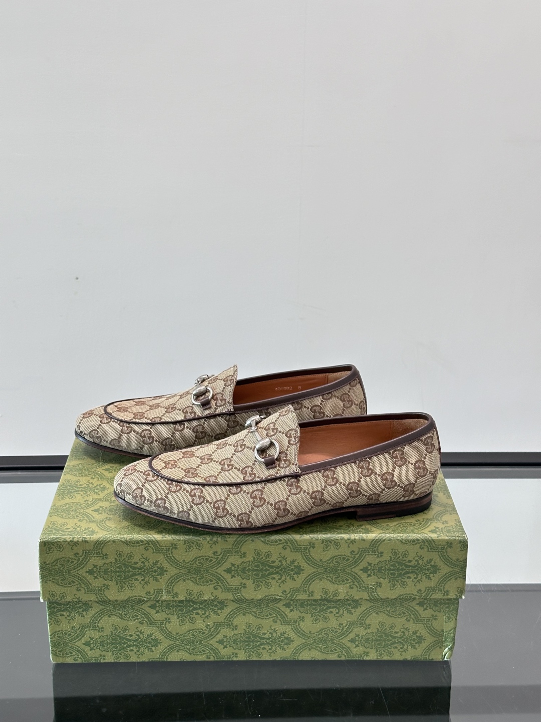 Gucci Leather Loafers - Premium Italian Leather, Comfortable & Stylish 4 cmp i1751524027634 7968 0 2