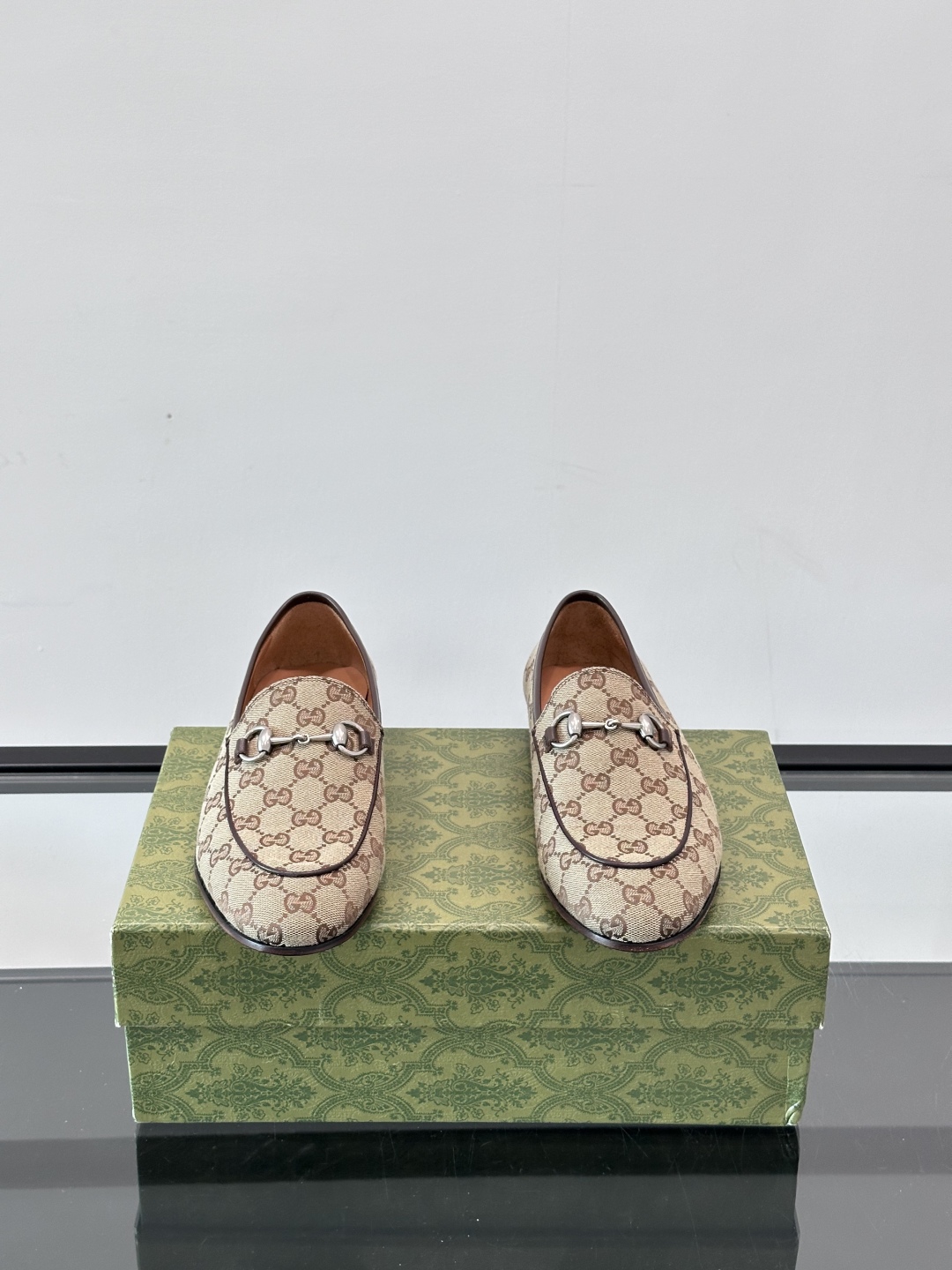 Gucci Leather Loafers - Premium Italian Leather, Comfortable & Stylish 3 cmp i1751524027679 2948 0 1