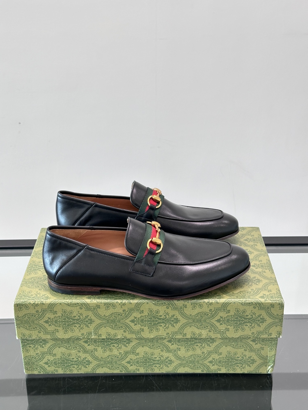 Gucci Leather Loafers for Men - Luxury & Comfort, Sizes 39-44 2 cmp i1751524179063 6475 0 0