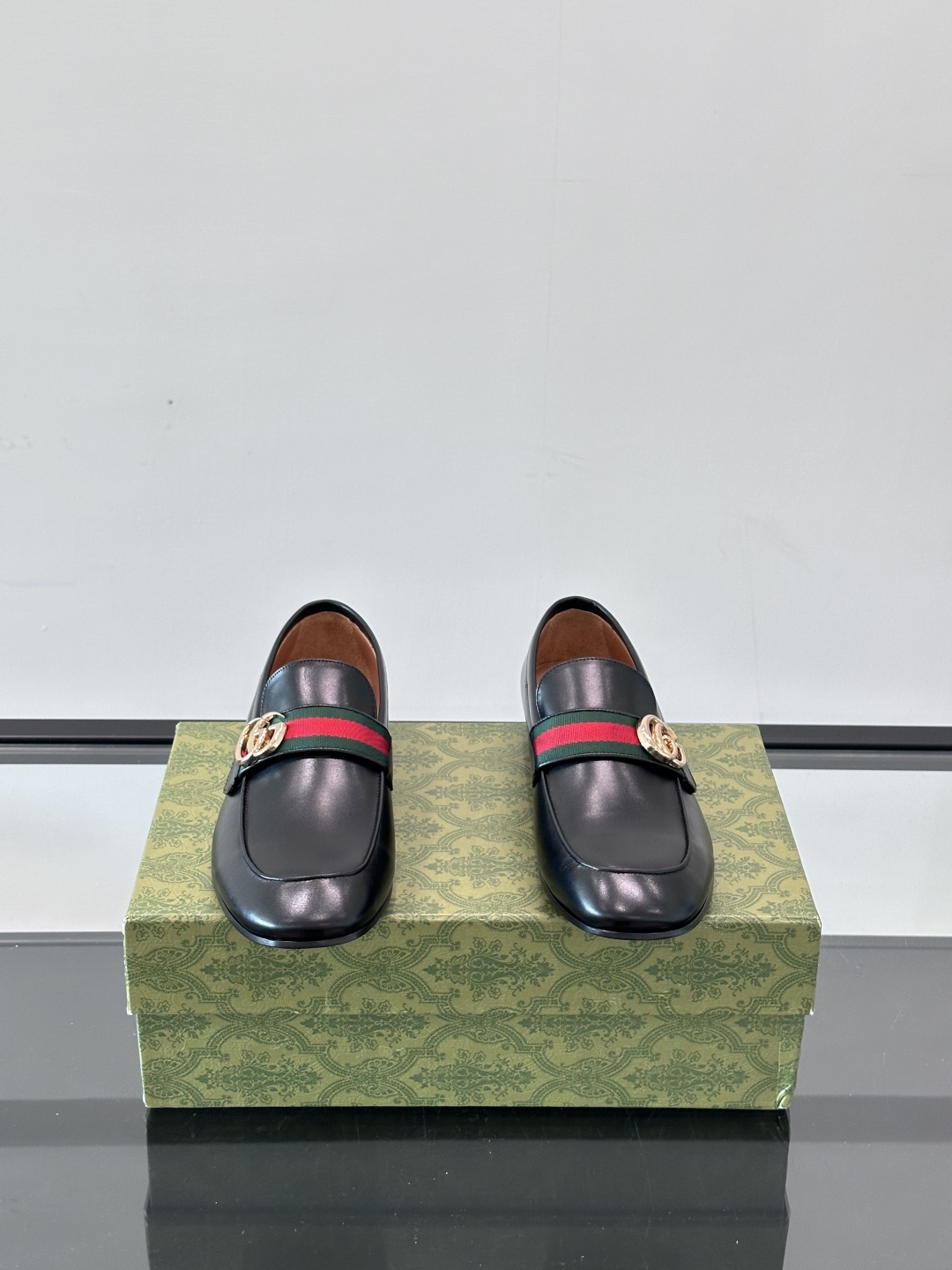 Gucci Men's Leather Loafers - Premium Italian Leather, Comfortable & Stylish 3 cmp i1751524957891 3807 0 1