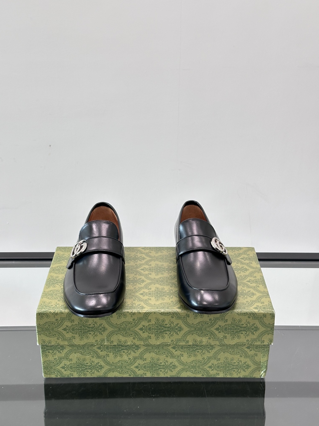 Gucci Men's Leather Loafers - Premium Italian Leather, Comfortable & Stylish 3 cmp i1751525032480 4036 0 1