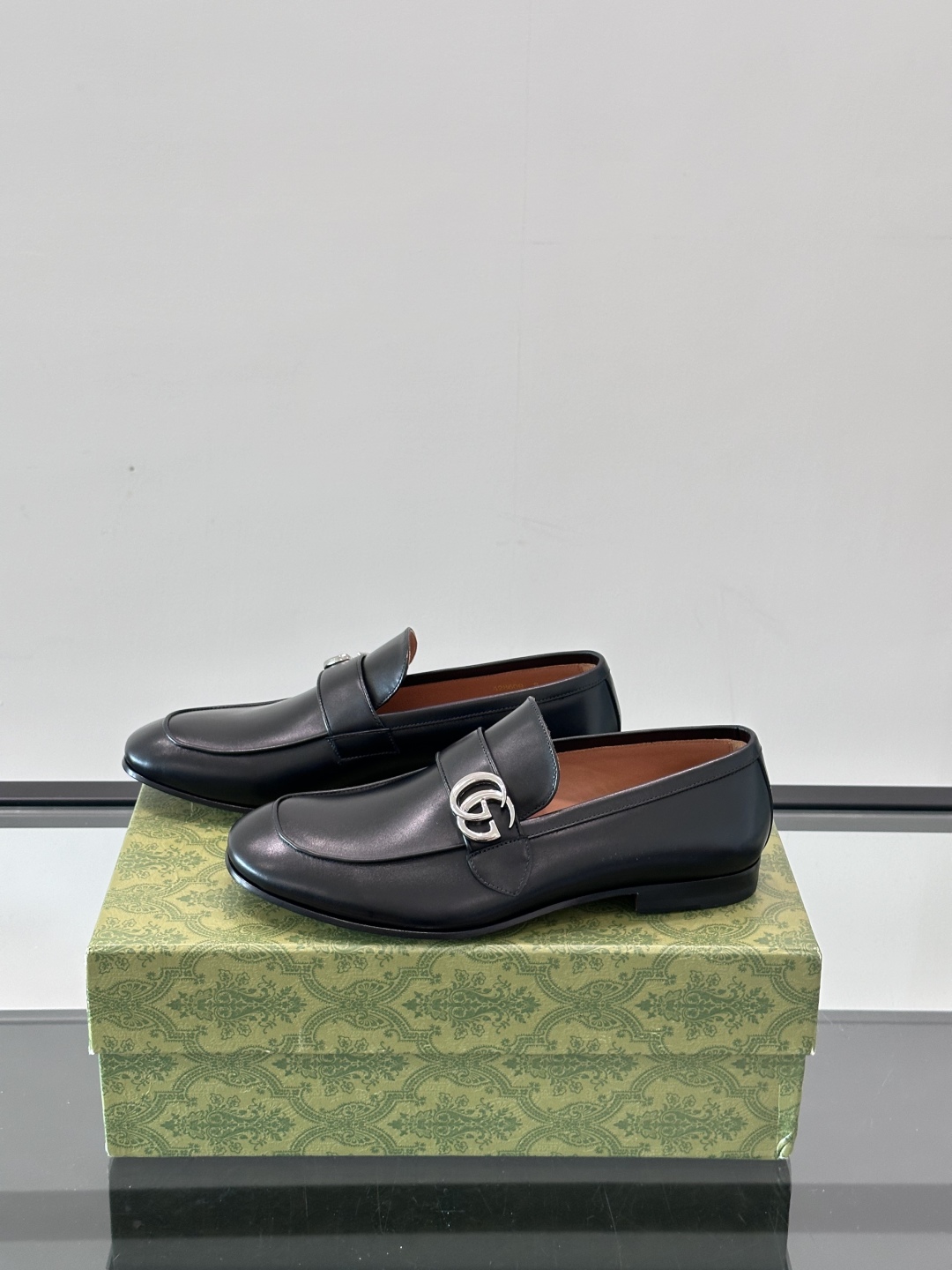 Gucci Men's Leather Loafers - Premium Italian Leather, Comfortable & Stylish 4 cmp i1751525032540 5245 0 2