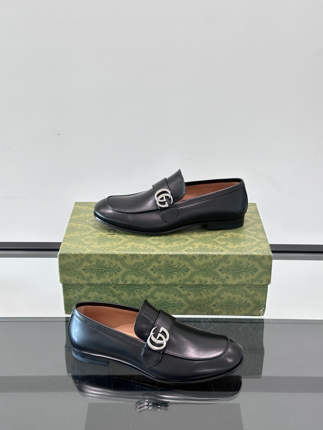 Gucci Men's Leather Loafers - Premium Italian Leather, Comfortable & Stylish 5 cmp i1751525039537 1582 0 3