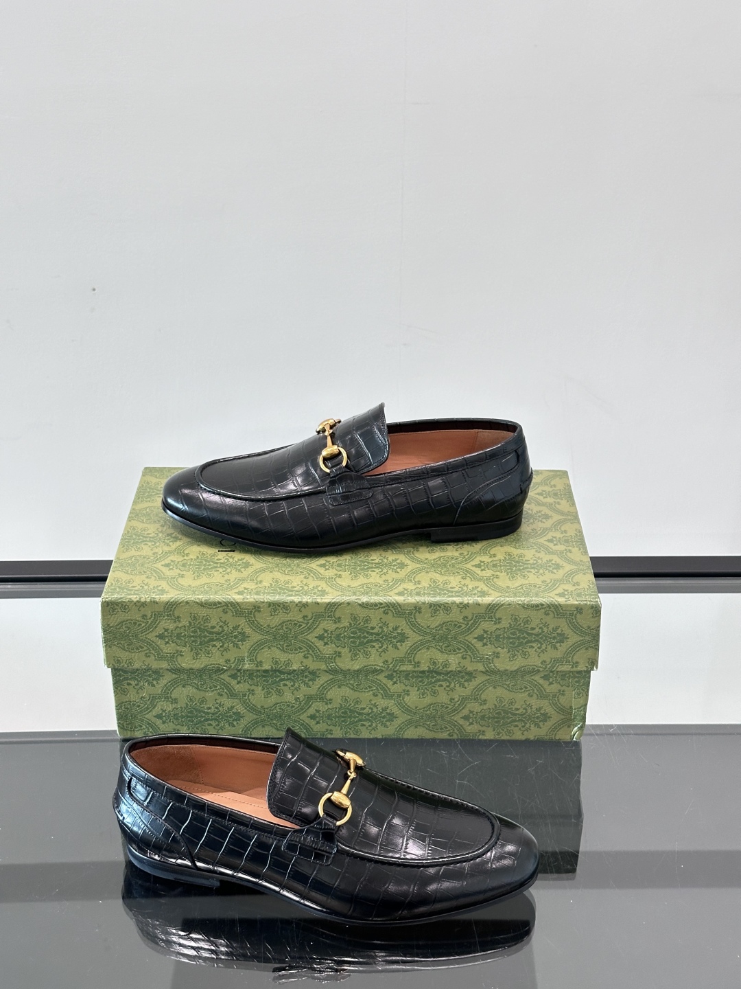 Gucci Men's Leather Loafers - Premium Italian Leather, Comfortable & Stylish 5 cmp i1751546633889 2613 0 3