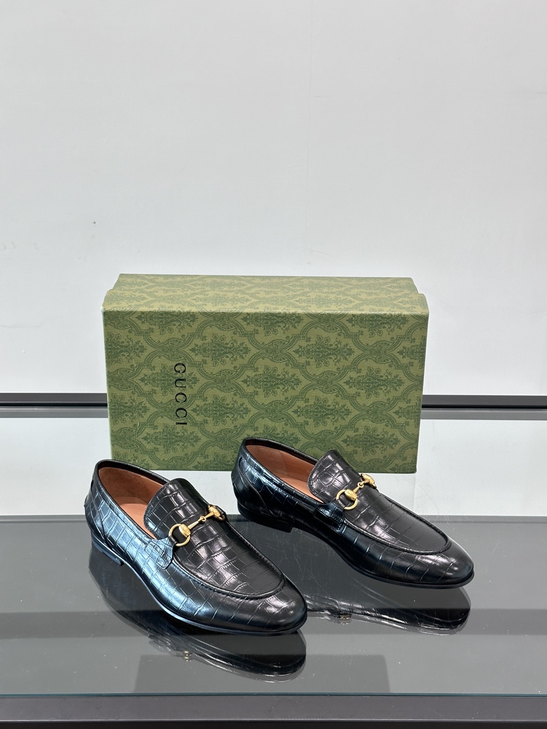 Gucci Men's Leather Loafers - Premium Italian Leather, Comfortable & Stylish 6 cmp i1751546640211 6148 0 4