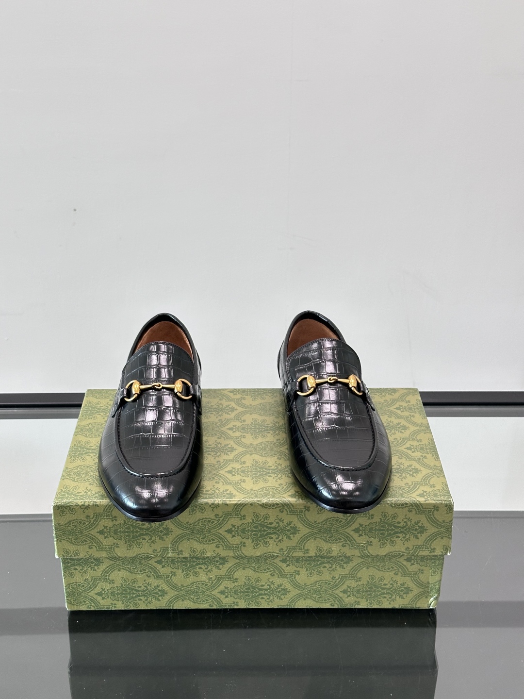 Gucci Men's Leather Loafers - Premium Italian Leather, Comfortable & Stylish 3 cmp i1751546640224 6682 0 1
