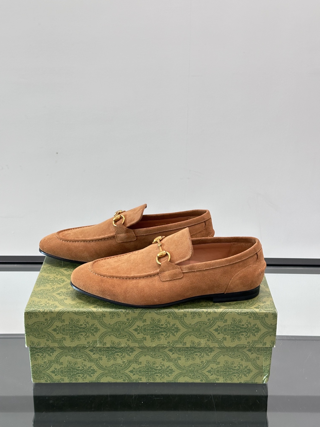 Gucci Leather Loafers for Men - Stylish & Comfortable Italian Design 4 cmp i1751546895805 6066 0 2
