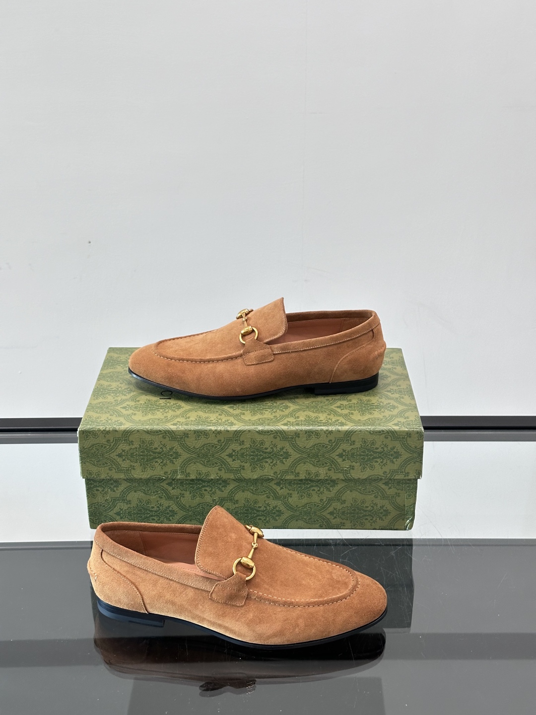 Gucci Leather Loafers for Men - Stylish & Comfortable Italian Design 5 cmp i1751546895845 7542 0 3