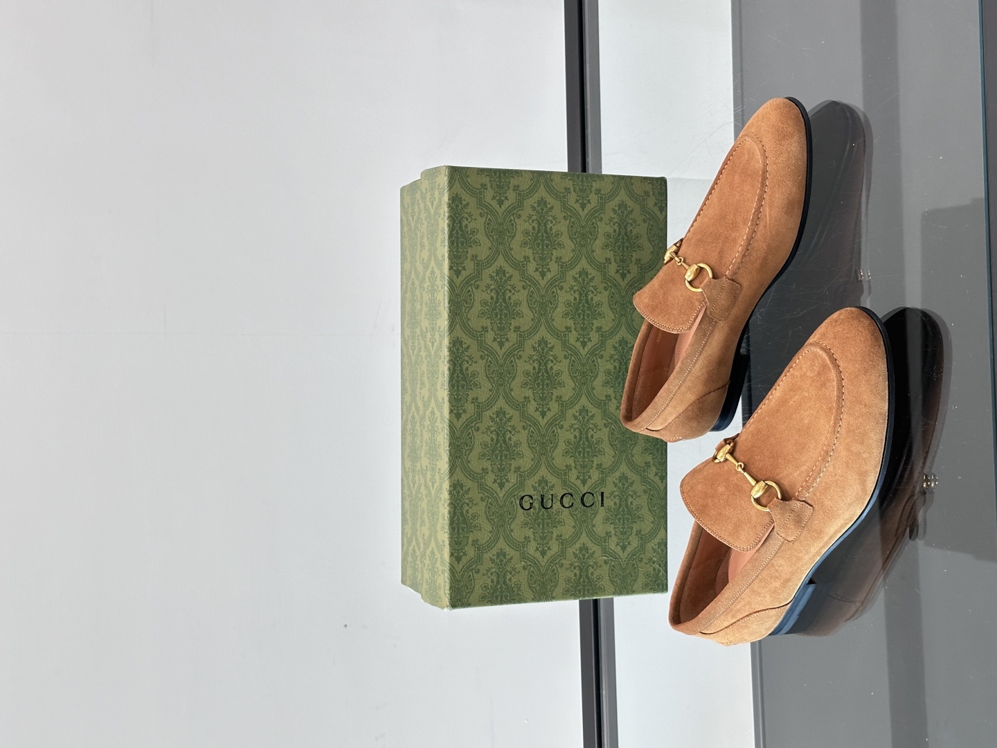 Gucci Leather Loafers for Men - Stylish & Comfortable Italian Design 6 cmp i1751546901047 6491 0 4