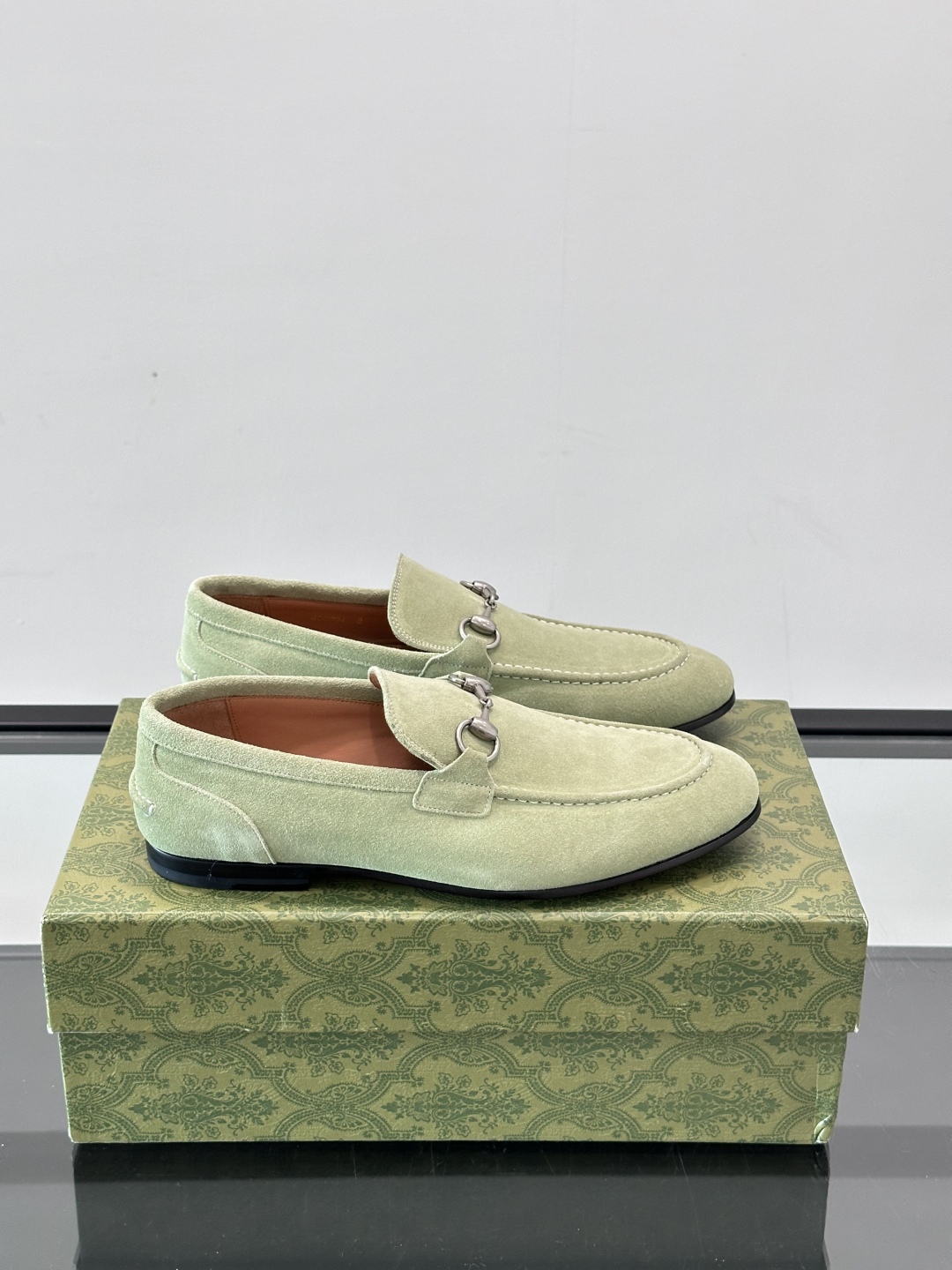 Gucci Leather Loafers for Men - Premium Italian Leather, Comfortable Fit 2 cmp i1751546965220 9432 0 0