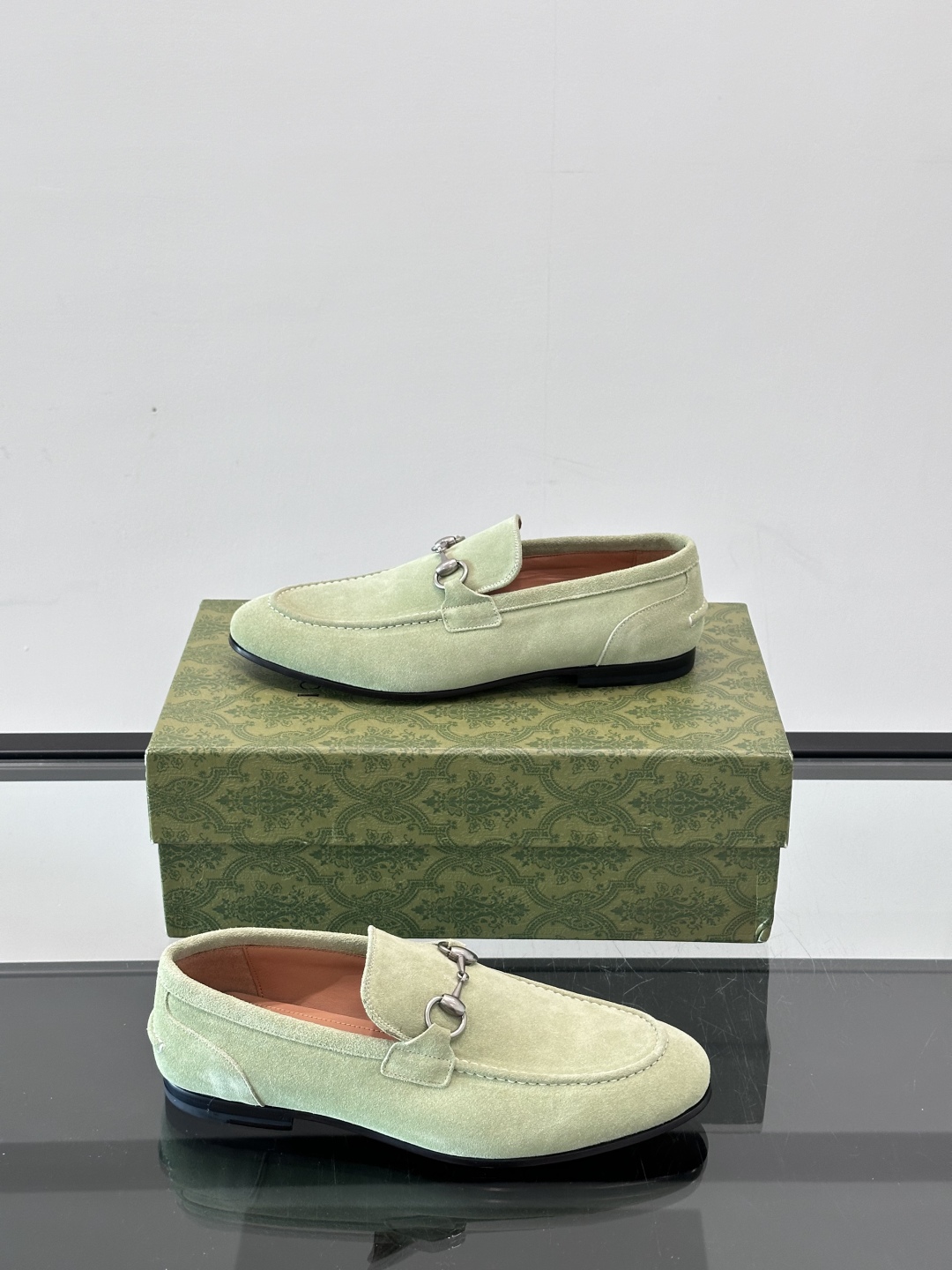 Gucci Leather Loafers for Men - Premium Italian Leather, Comfortable Fit 5 cmp i1751546970692 6530 0 3