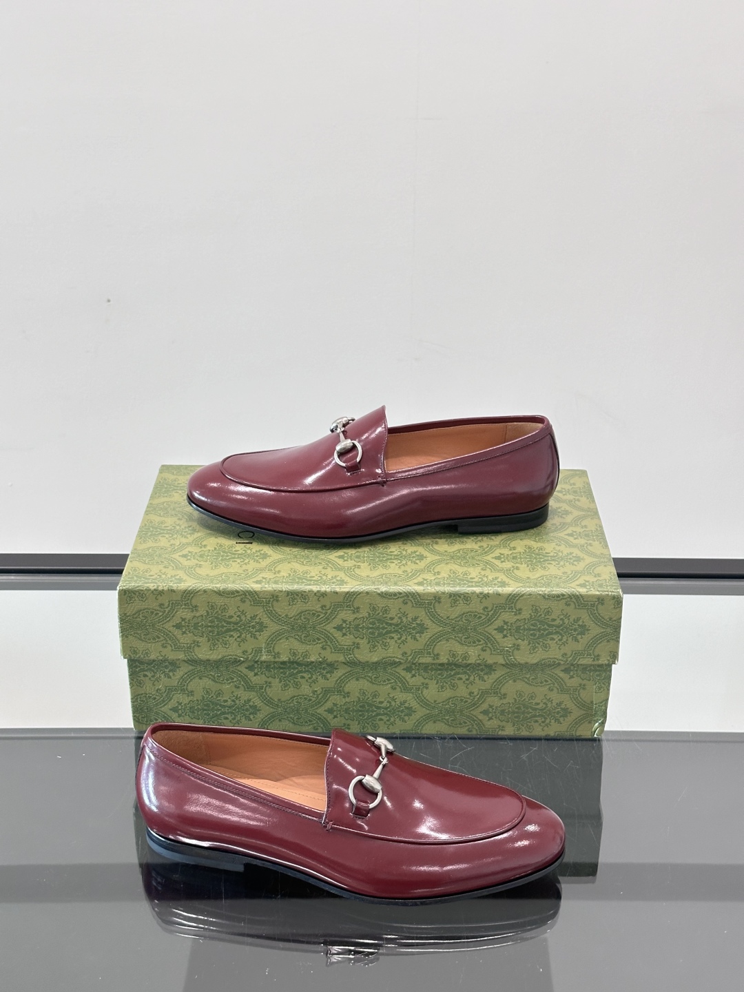 Gucci Men's Leather Casual Shoes - Premium Italian Leather, Comfortable Fit 5 cmp i1751547282020 4211 0 3