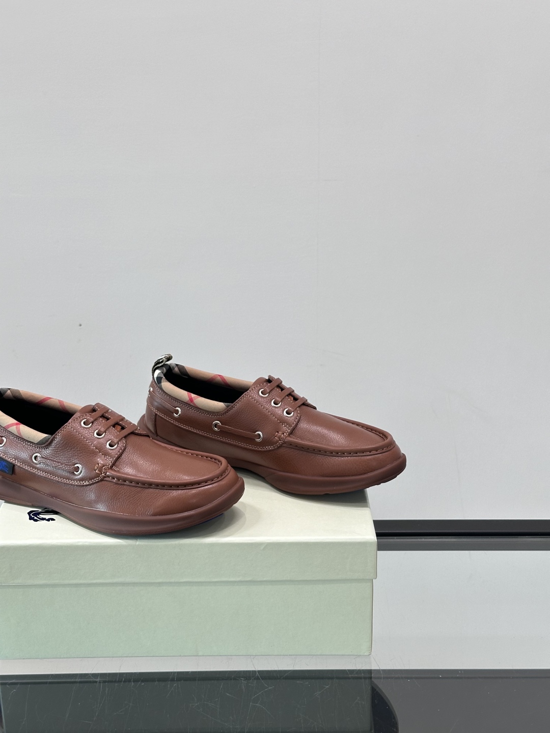 Burberry Checkered Leather Sneakers - Comfortable & Stylish Casual Shoes 8 cmp i1751548968007 507 0 6