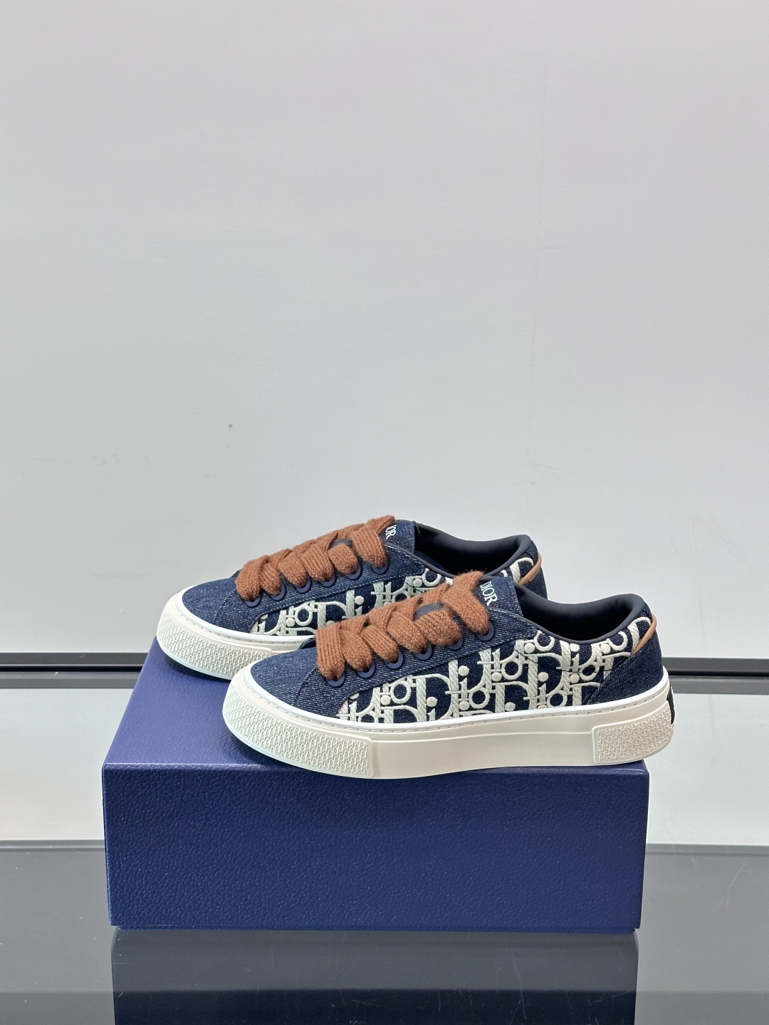 Dior B33 Oblique Print Leather Sneakers - Iconic Style & Comfort 4 cmp i1751549184036 7324 0 2