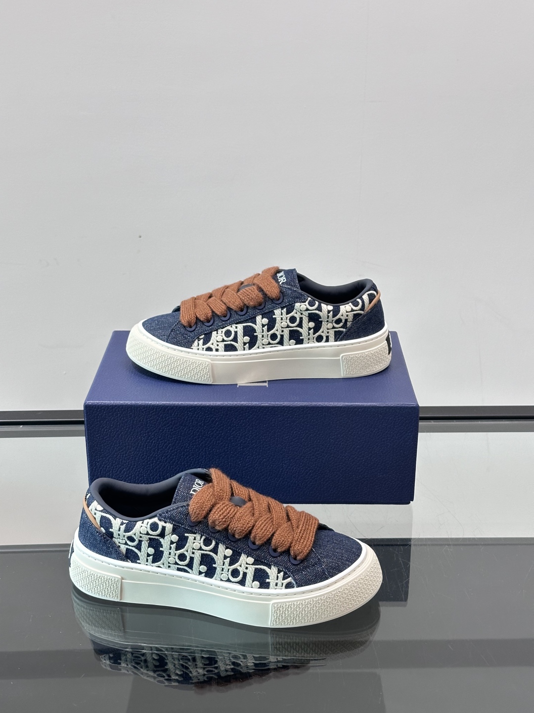 Dior B33 Oblique Print Leather Sneakers - Iconic Style & Comfort 5 cmp i1751549184104 4764 0 3