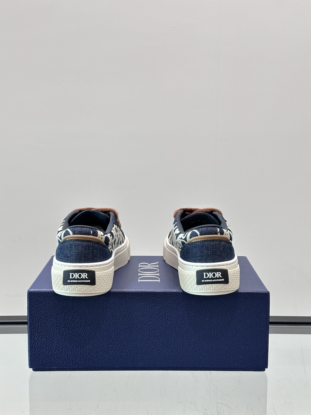 Dior B33 Oblique Print Leather Sneakers - Iconic Style & Comfort 9 cmp i1751549184117 9148 0 7