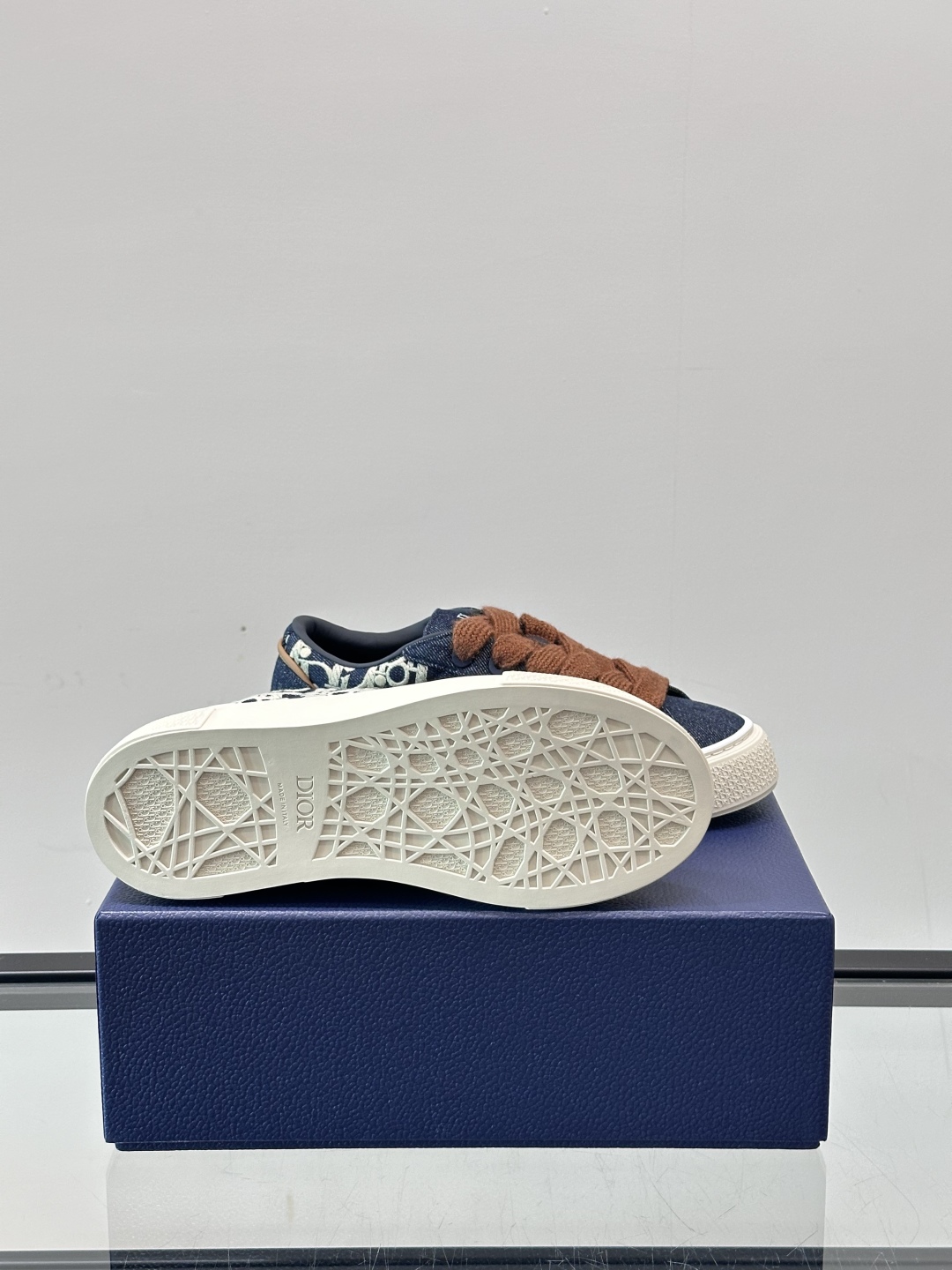 Dior B33 Oblique Print Leather Sneakers - Iconic Style & Comfort 10 cmp i1751549189564 7124 0 8