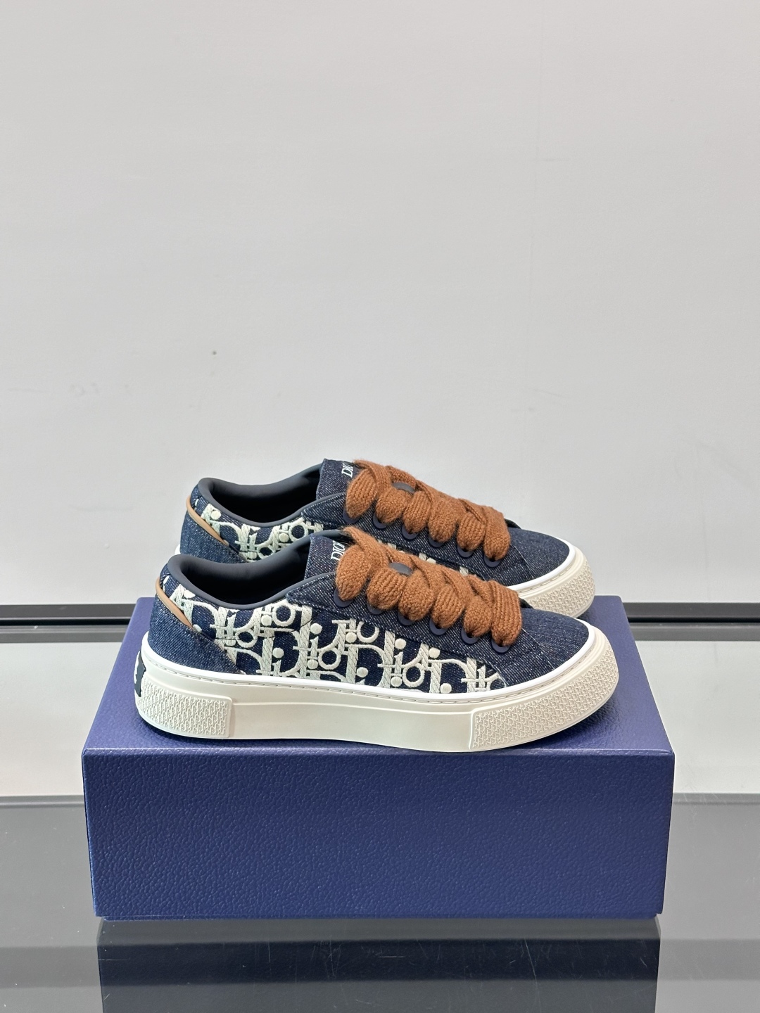 Dior B33 Oblique Print Leather Sneakers - Iconic Style & Comfort 2 cmp i1751549189567 4954 0 0