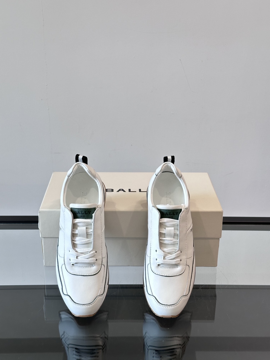 Bally/巴利 RAISE男士新款皮革休闲运动鞋✅这款运动鞋采用进口小牛皮鞋面‼️融入撞色刺绣和皮革线