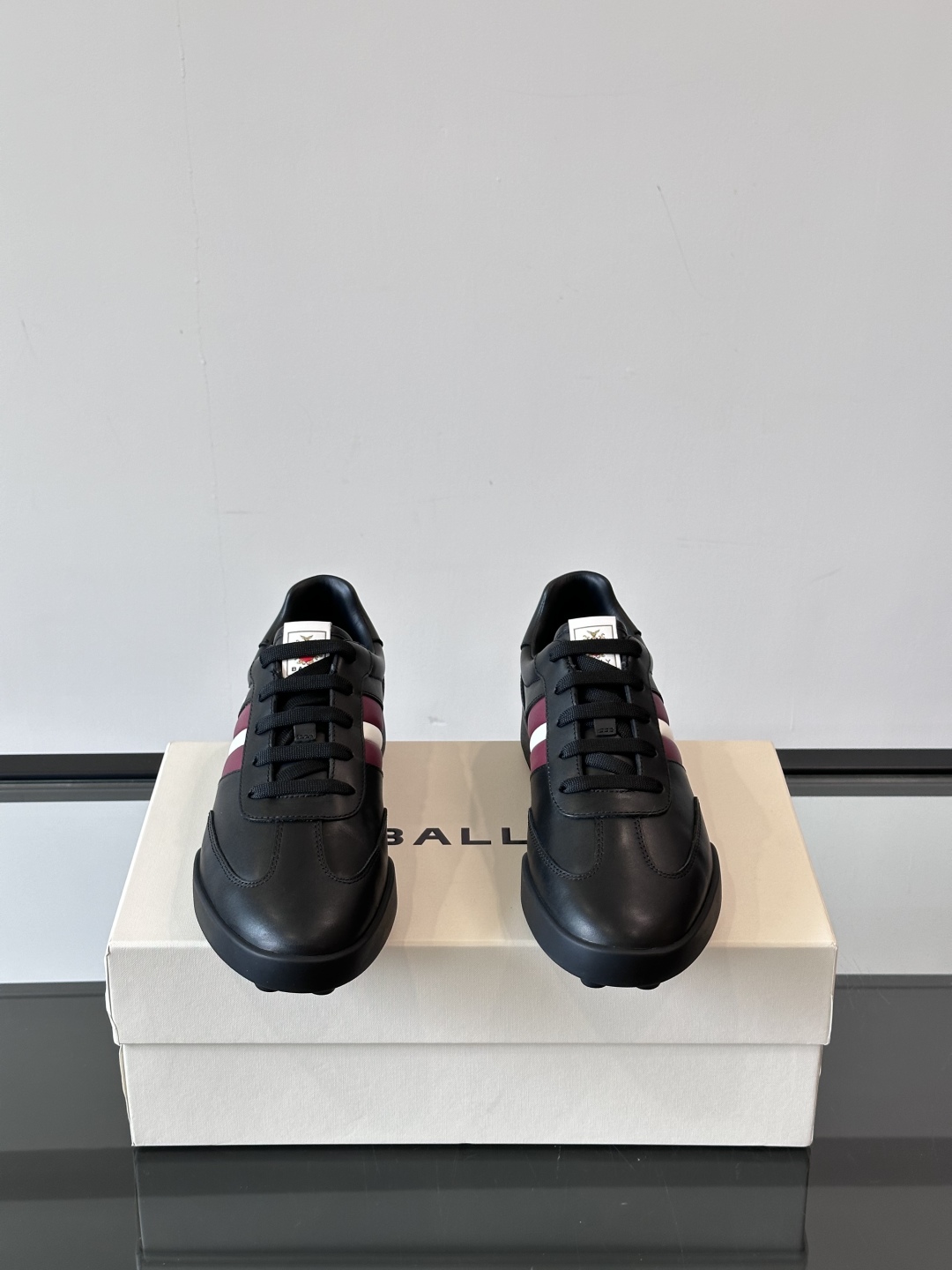 Bally/巴利 RAISE男士新款皮革休闲运动鞋✅这款运动鞋采用进口小牛皮鞋面‼️融入撞色刺绣和皮革线