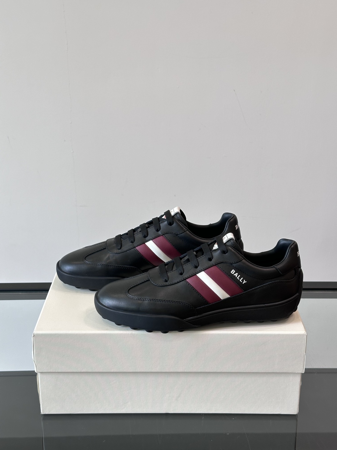 Bally/巴利 RAISE男士新款皮革休闲运动鞋✅这款运动鞋采用进口小牛皮鞋面‼️融入撞色刺绣和皮革线