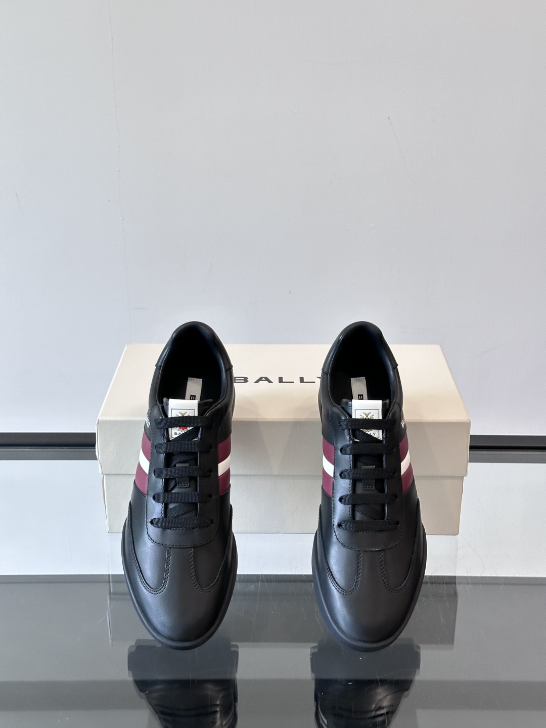 Bally/巴利 RAISE男士新款皮革休闲运动鞋✅这款运动鞋采用进口小牛皮鞋面‼️融入撞色刺绣和皮革线