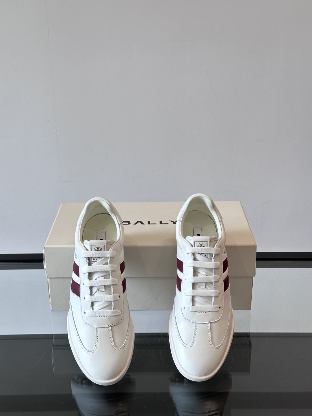 Bally/巴利 RAISE男士新款皮革休闲运动鞋✅这款运动鞋采用进口小牛皮鞋面‼️融入撞色刺绣和皮革线