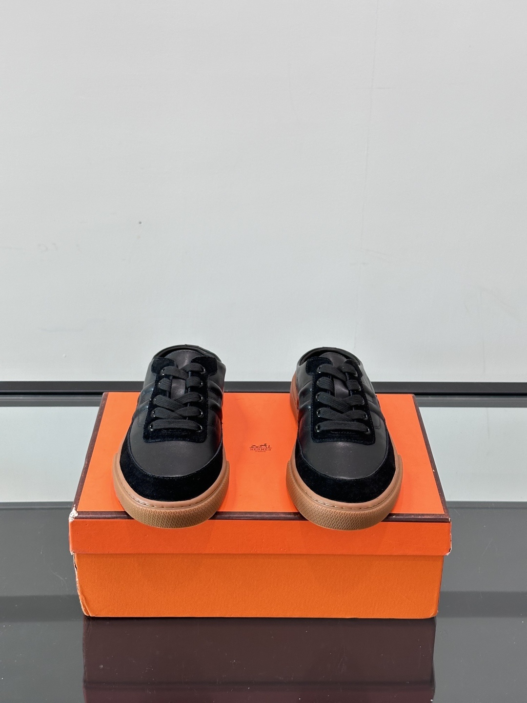 Hermes KeeP半拖运动鞋👟拖鞋爱好者狂喜作为一双拖鞋 他居然还有内增高👍好喜欢很干净秀气。这次经