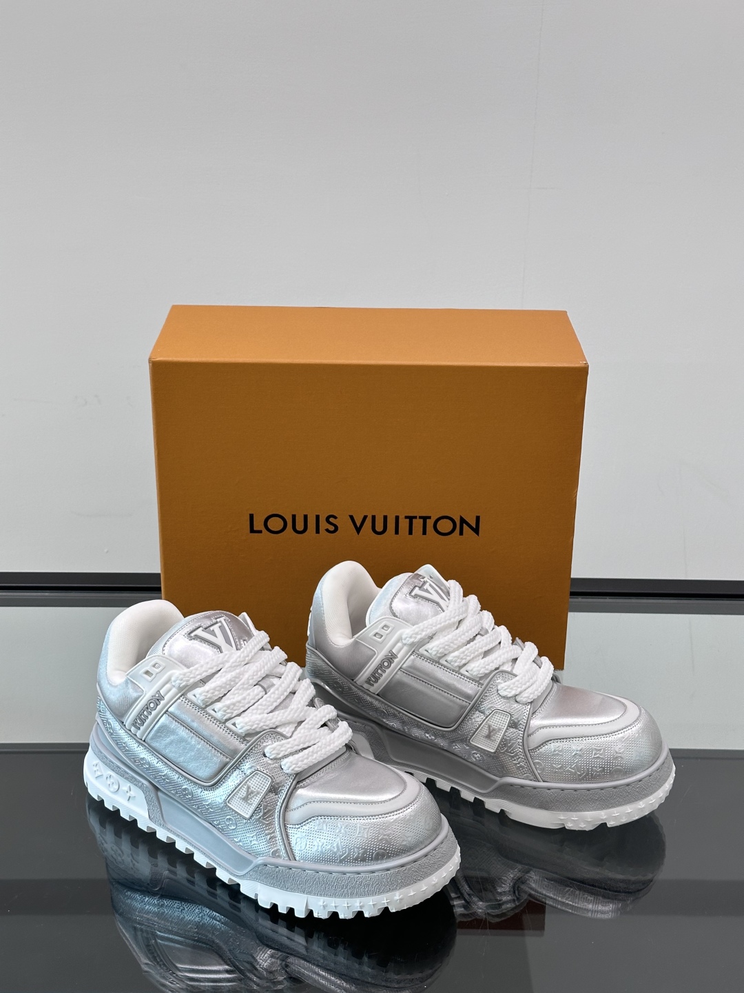 ◾️▫️L Trainer Maxi小胖丁休闲运动鞋，2025早春新配色，将经典 Lv Trainer 