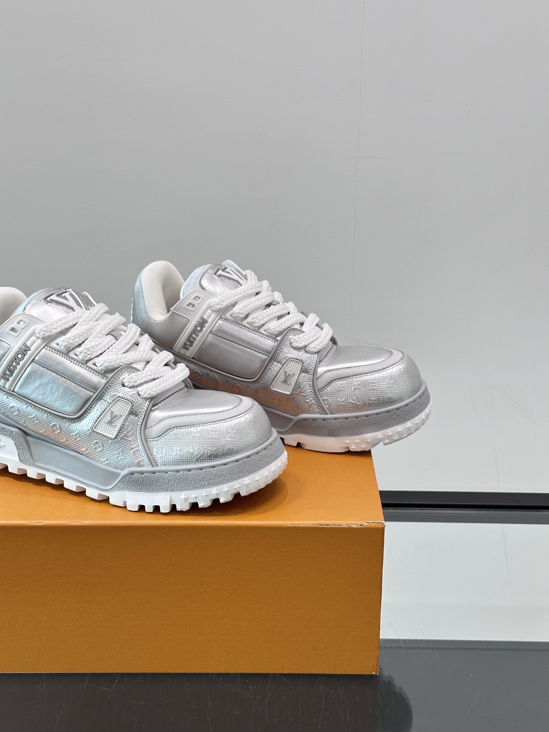 ◾️▫️L Trainer Maxi小胖丁休闲运动鞋，2025早春新配色，将经典 Lv Trainer 