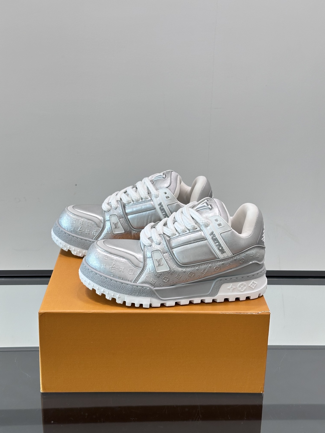 ◾️▫️L Trainer Maxi小胖丁休闲运动鞋，2025早春新配色，将经典 Lv Trainer 