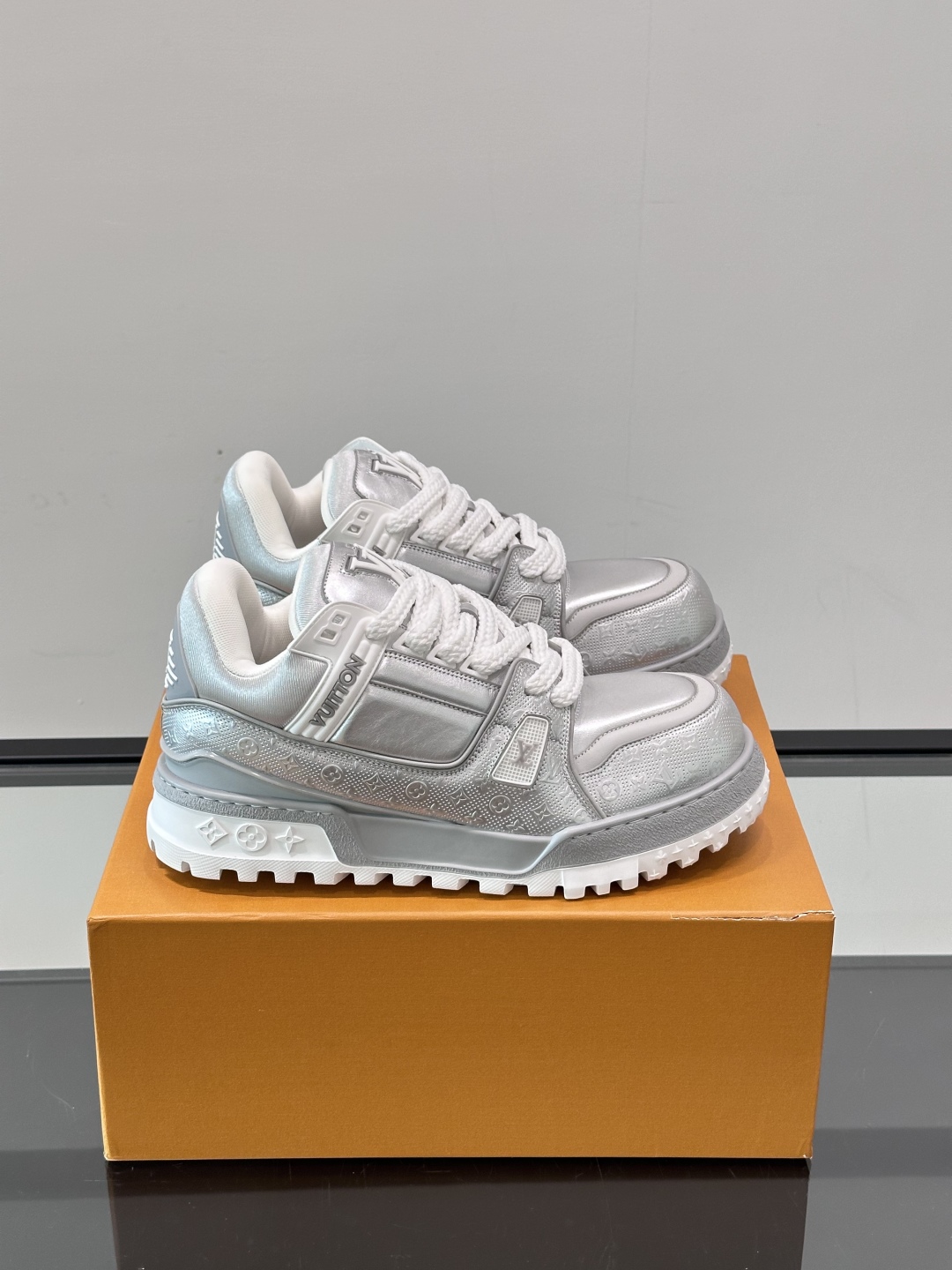◾️▫️L Trainer Maxi小胖丁休闲运动鞋，2025早春新配色，将经典 Lv Trainer 