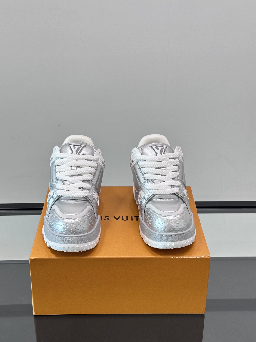 ◾️▫️L Trainer Maxi小胖丁休闲运动鞋，2025早春新配色，将经典 Lv Trainer 