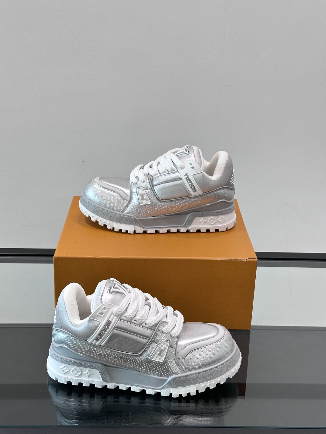 ◾️▫️L Trainer Maxi小胖丁休闲运动鞋，2025早春新配色，将经典 Lv Trainer 