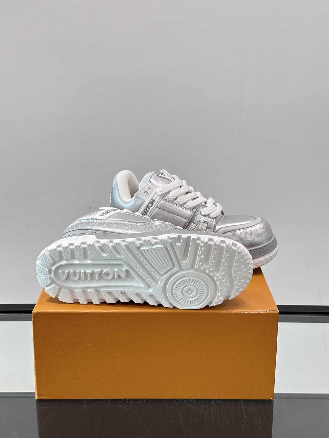 ◾️▫️L Trainer Maxi小胖丁休闲运动鞋，2025早春新配色，将经典 Lv Trainer 