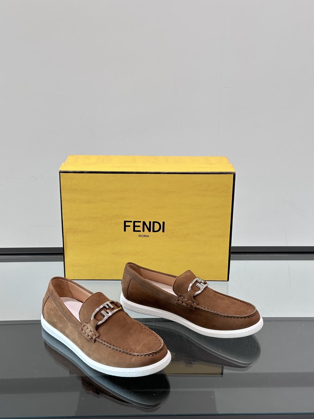 ◾️▫️Fend*～高端男士正装休闲皮鞋，高端大气，私家开模定制原版品牌五金扣装饰，小牛皮透气内里，原版
